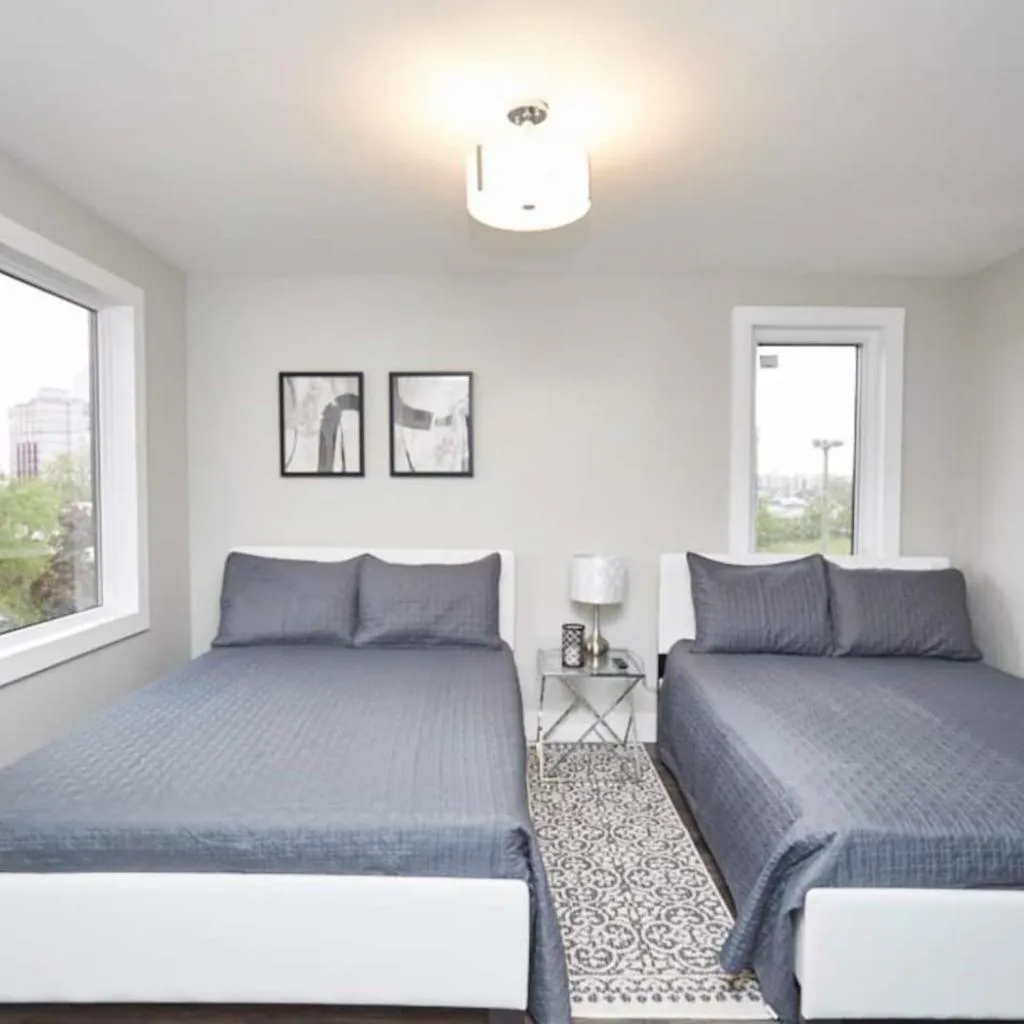 Photograph of Clifton Hill Suite 3302