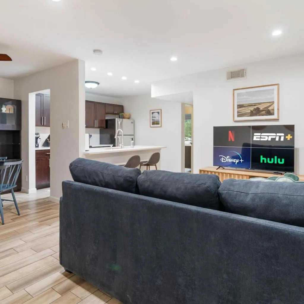 Photograph of 1BR 1BA Pet Friendly Condo w Pool, Gym, Walk to SoCo and Lake by Austin Vacay