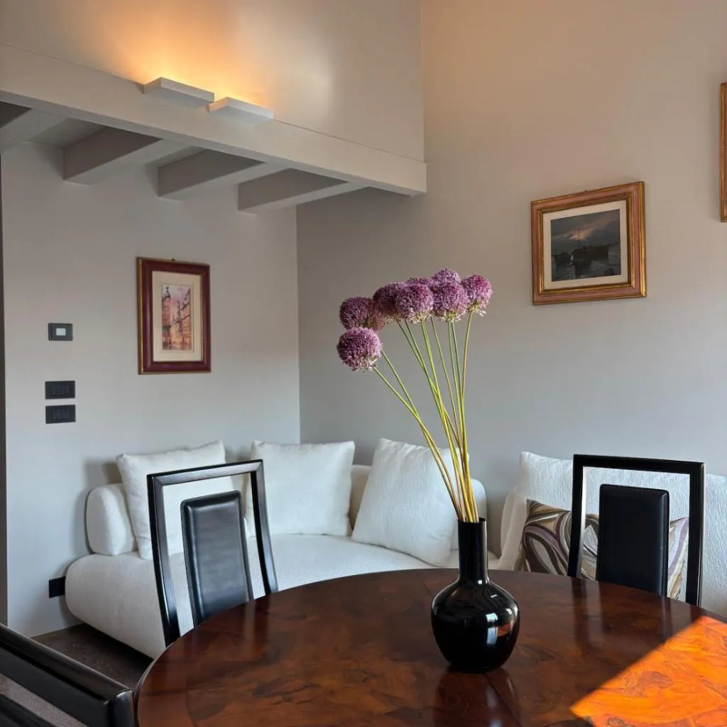 Photograph of The Lotus Flower Stylish Renovated Apt in Venice