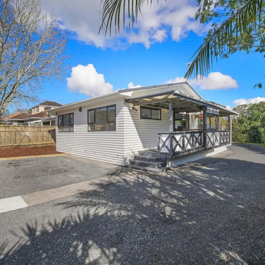 Photograph of 13 Bollard Ave