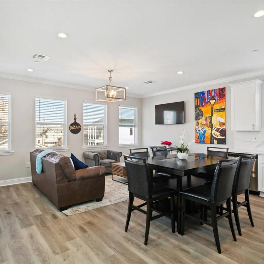 Photograph of Gorgeous Brand new 5BR with parking!