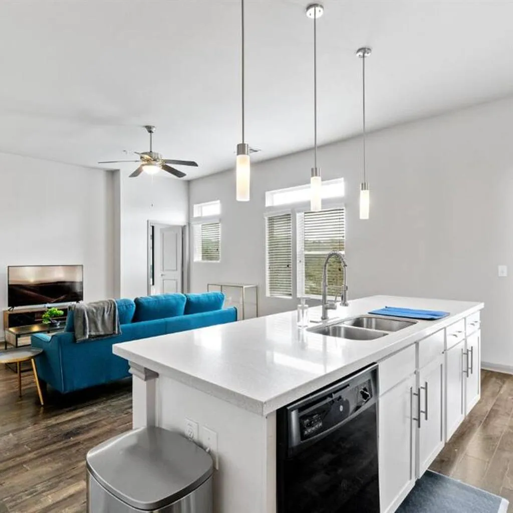Photograph of Modern Austin 2BR 2B Apt with Pool Parking & WIFI