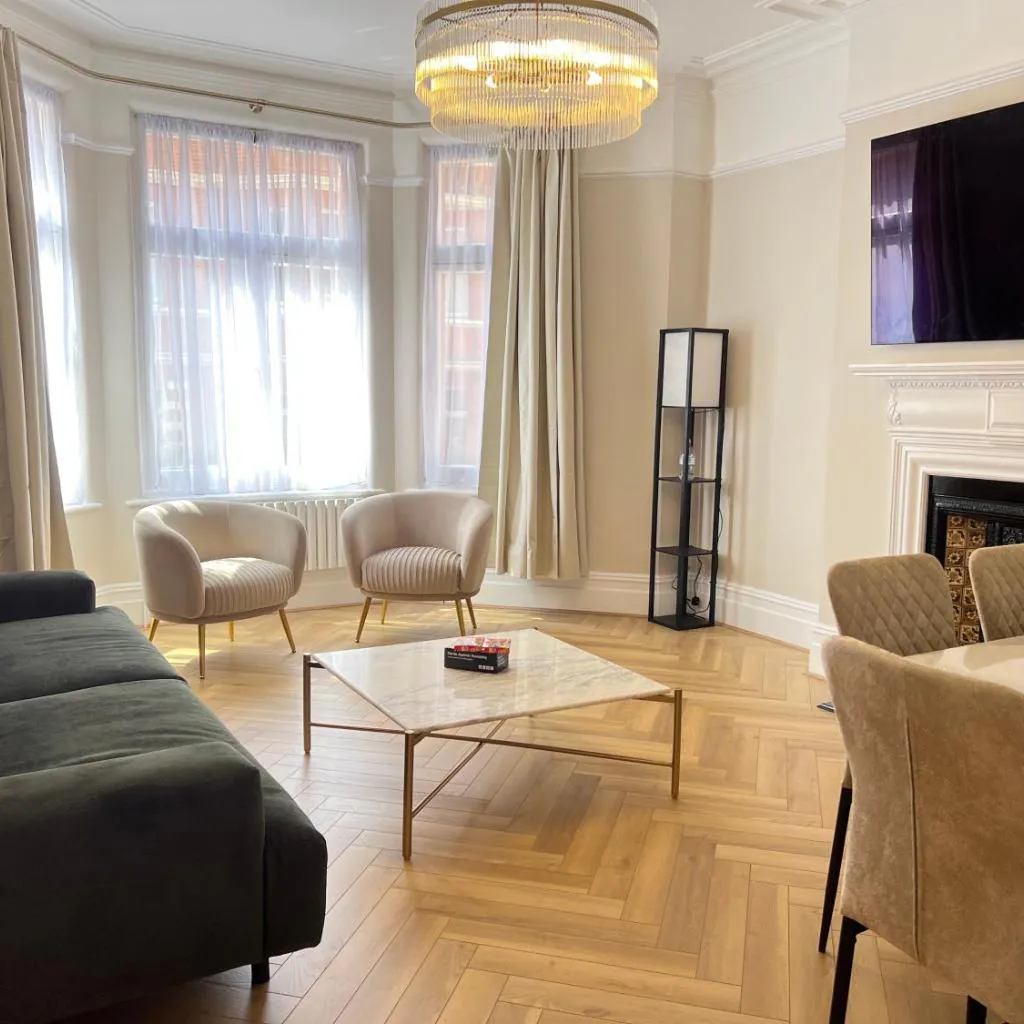Photograph of Modern Luxury 4-Bedroom Apartment - Sleeps 7 - Paddington - Quiet Area