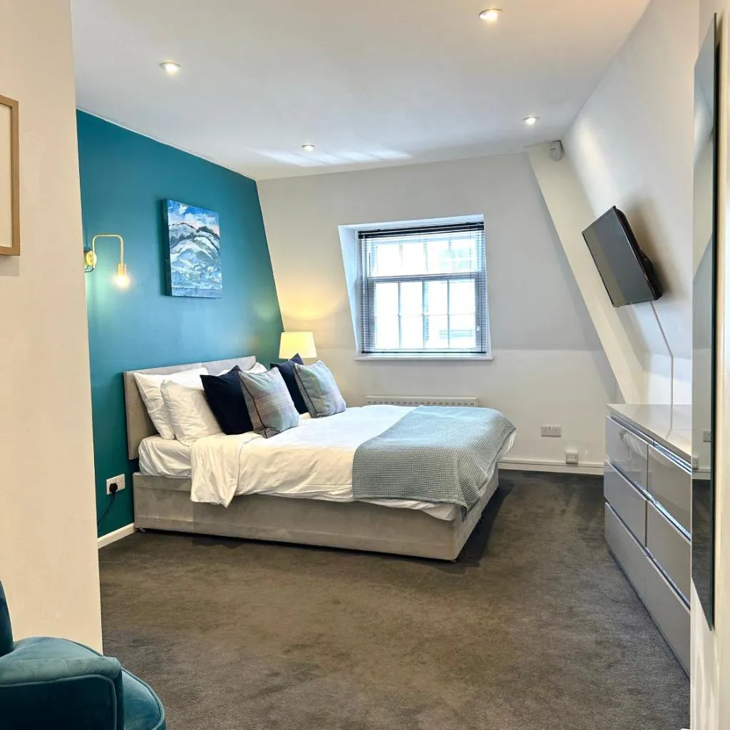 Photograph of Penthouse near park - air con - Guest and the City