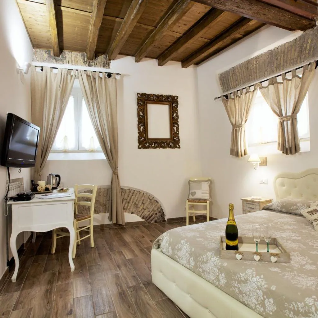 Photograph of Navona Sweet Home