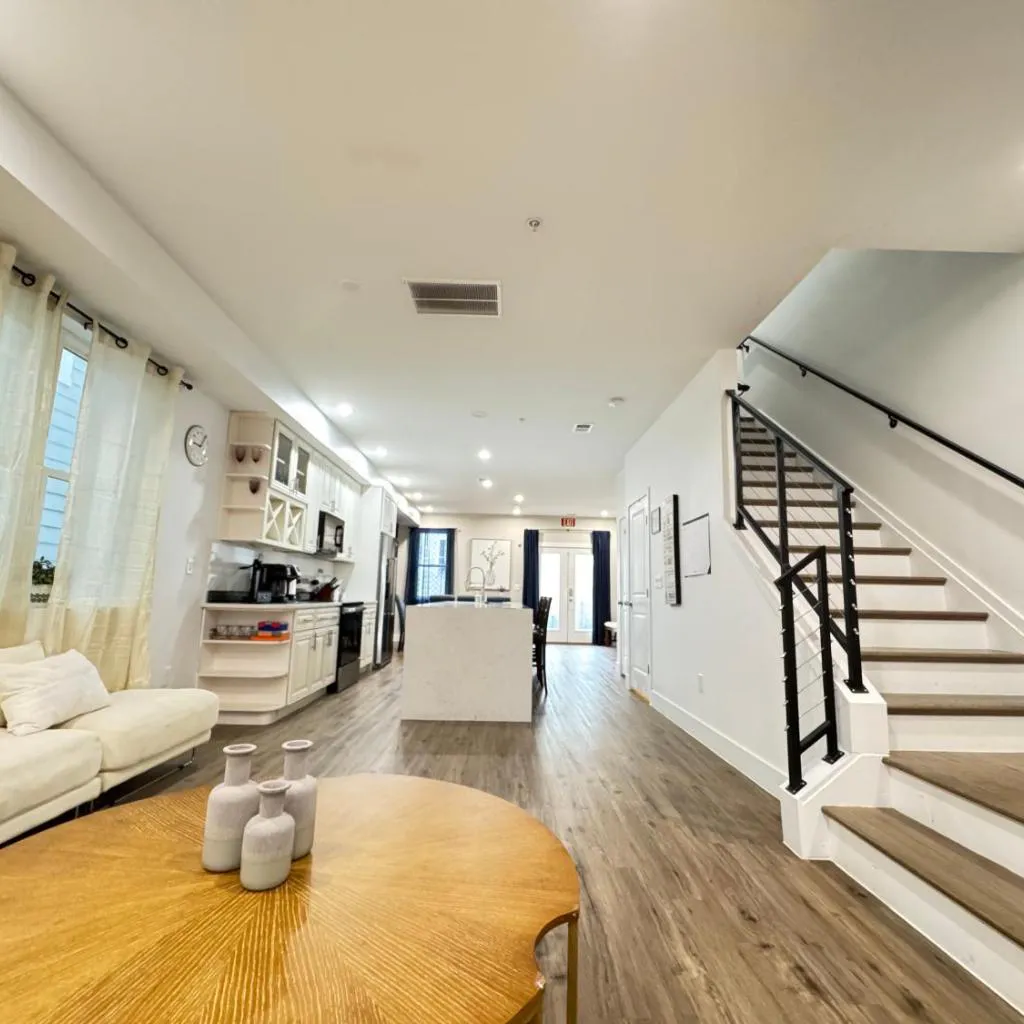 Photograph of LUX Entire House 4-Bedrooms with Parking