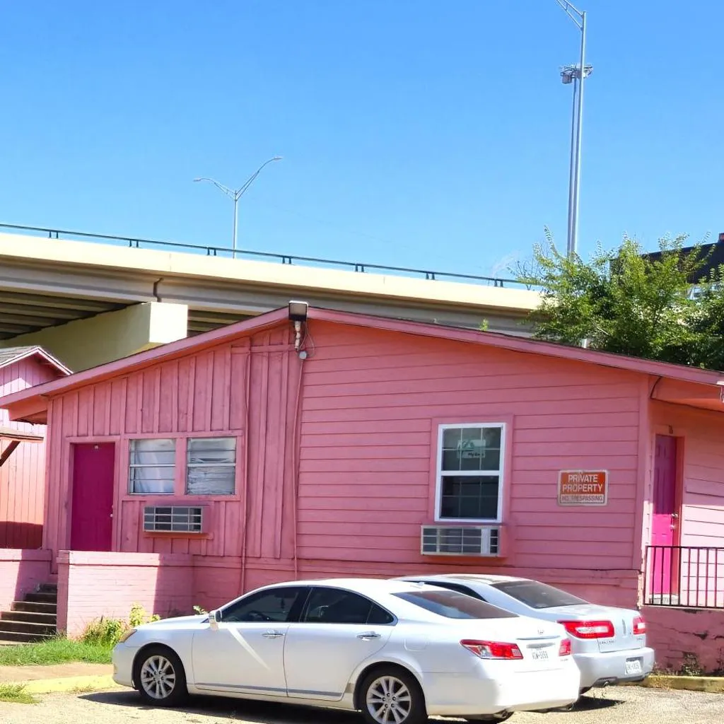 Photograph of Way Side Inn by Hotel O Dallas near Fair Park Downtown