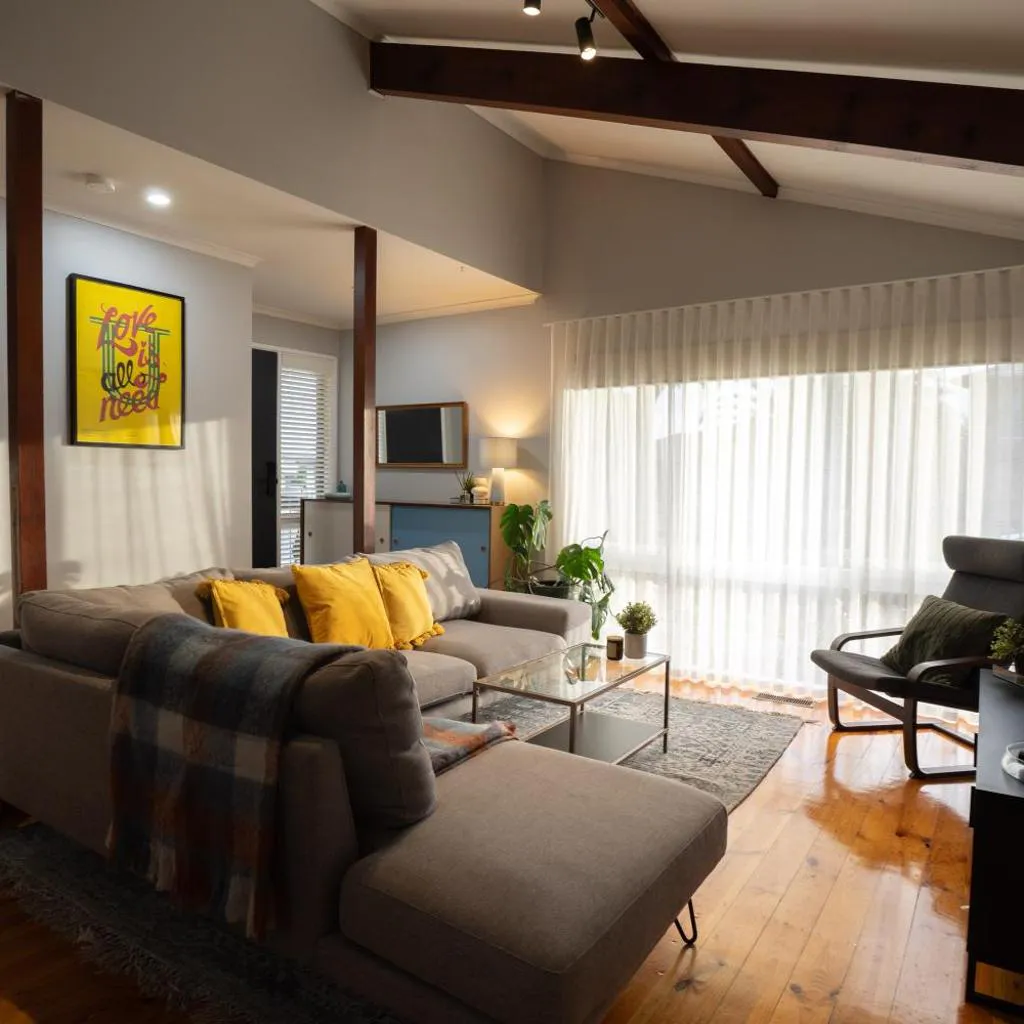 Photograph of Family-Friendly Home in Tullamarine - Sleeps 6