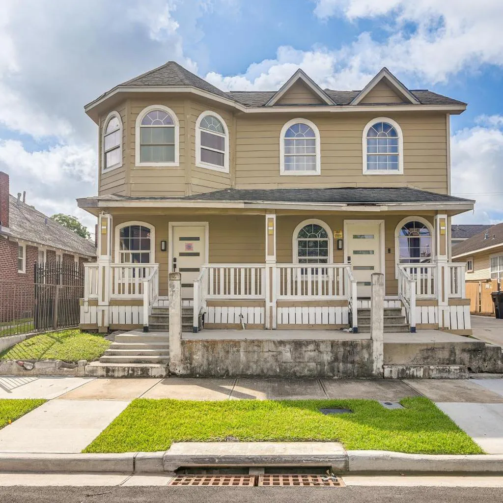 Photograph of Walkable EaDo Apt w/ Yard! 2 Mi to Dtwn Houston