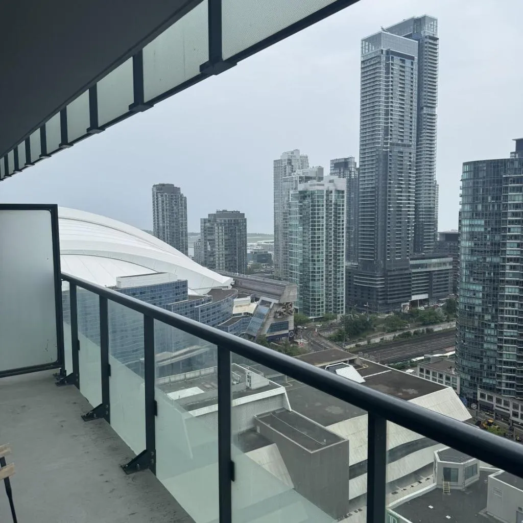 Photograph of Lush 3 Bedroom Condo by CN Tower - Free Parking