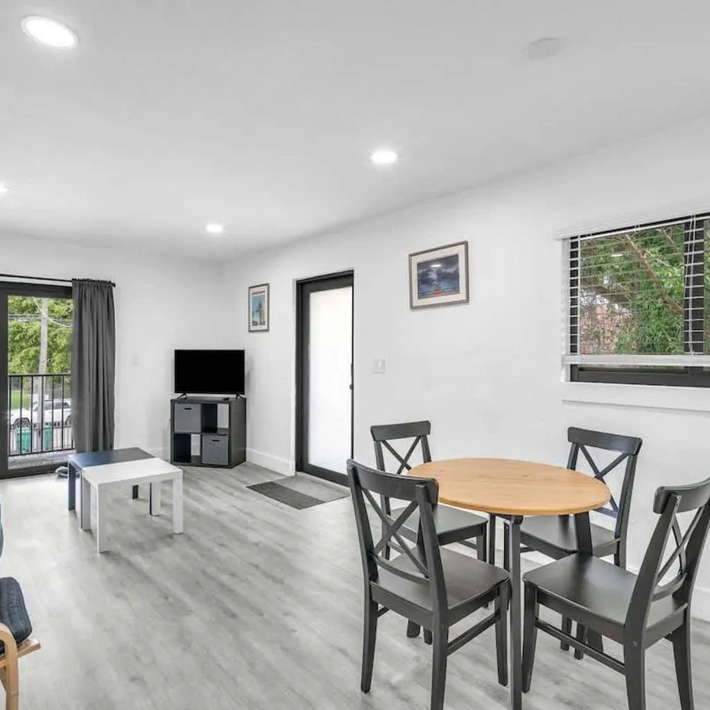 Photograph of West Brickell #4 Free Parking & Renovated 2BR