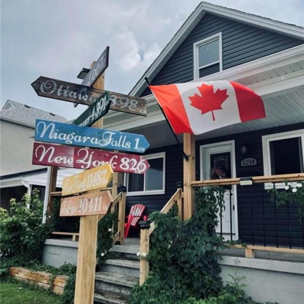 Photograph of 7 Bedroom House Minutes from Niagara Falls
