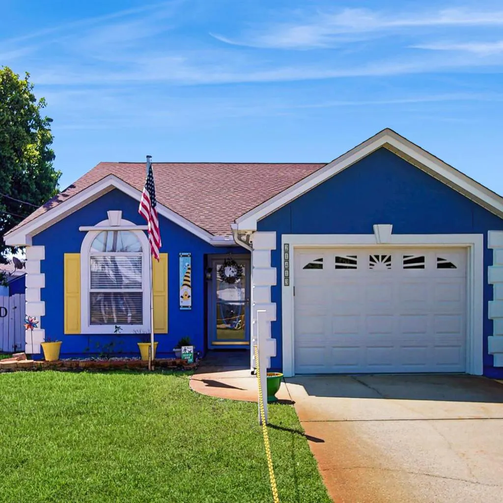 Photograph of Charming home near beaches with a washer&dryer AC & outdoor entertaining