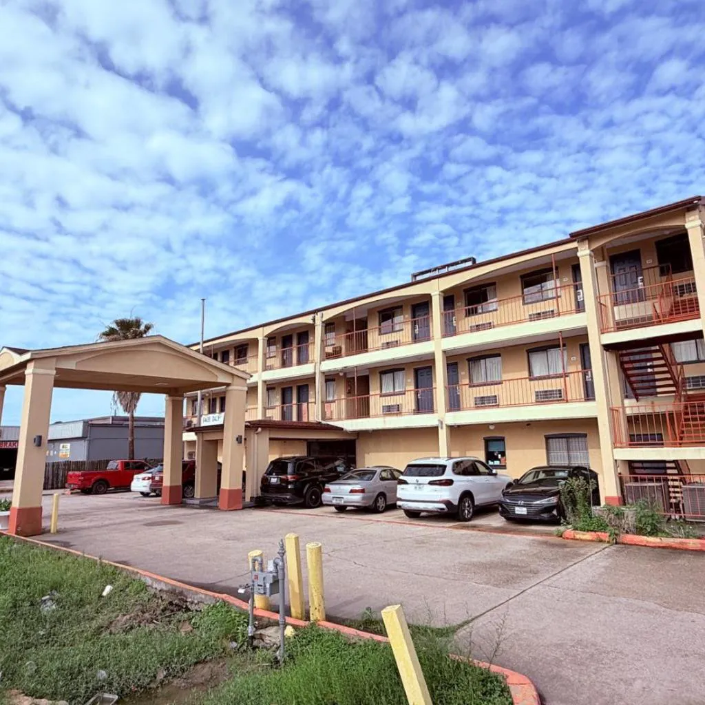 Photograph of Best Classic Inn & Suites Houston I 45 near IAH