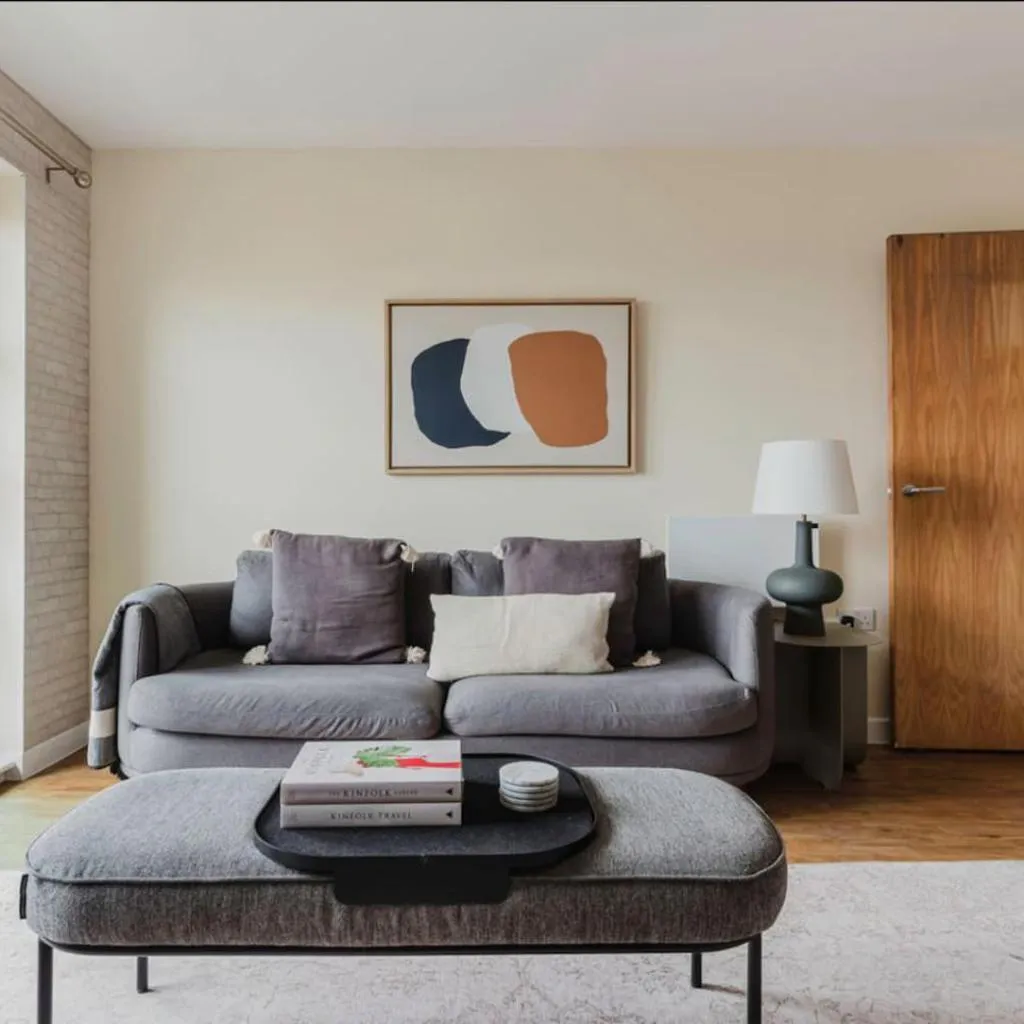 Photograph of Limehouse 1-Bed, Sleeps 4, 3-Min To Station