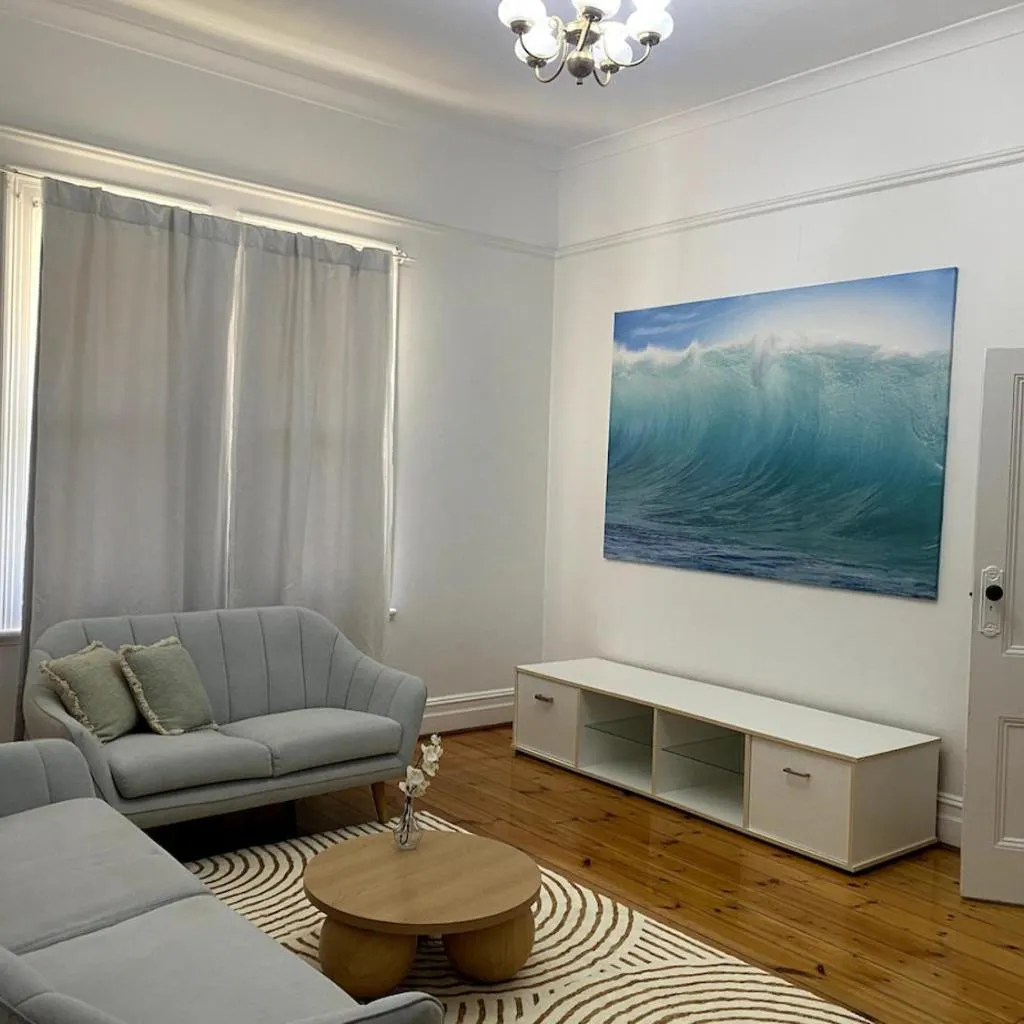 Photograph of Glenelg Charmer - Metres to beach & CBD plus free parking