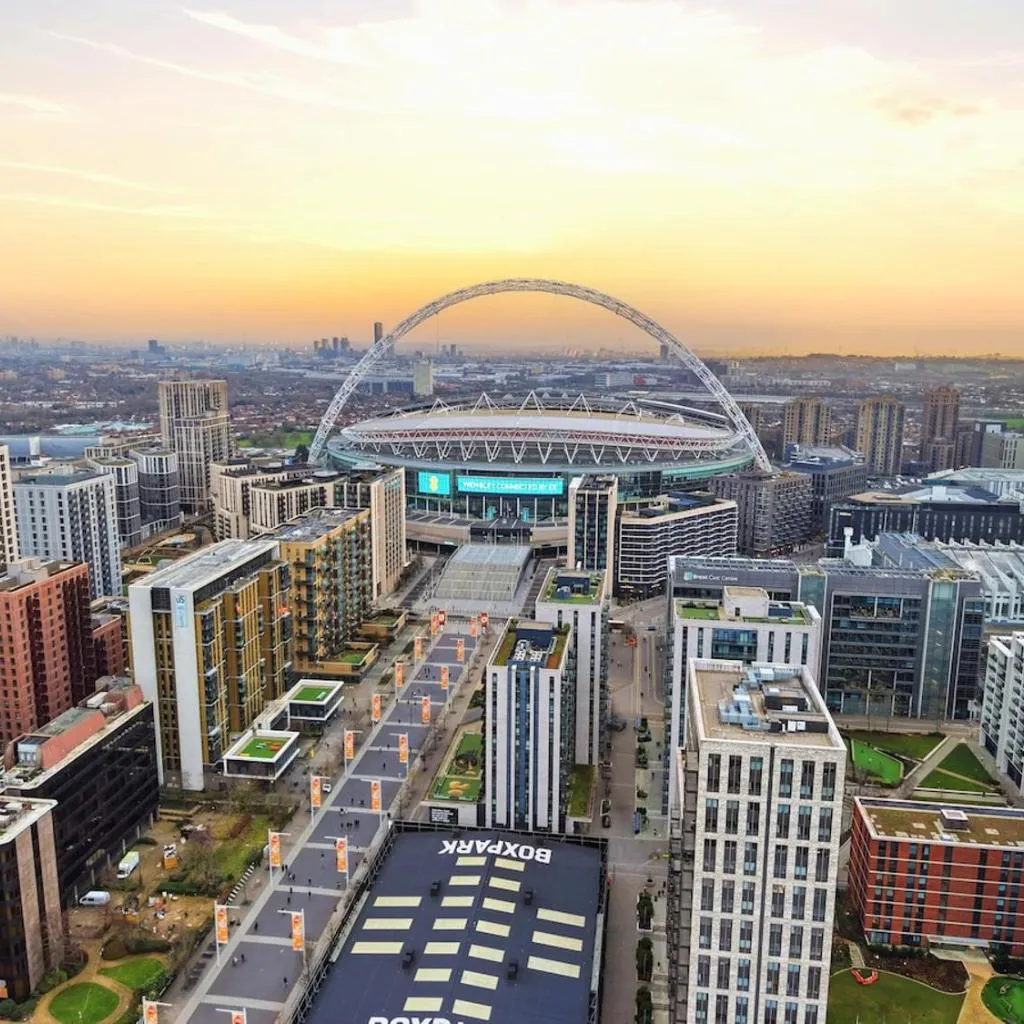 Photograph of Luxury 2BR Wembley Penthouse Free Parking 3 Balconies Near Stadium OVO Arena&Box Park