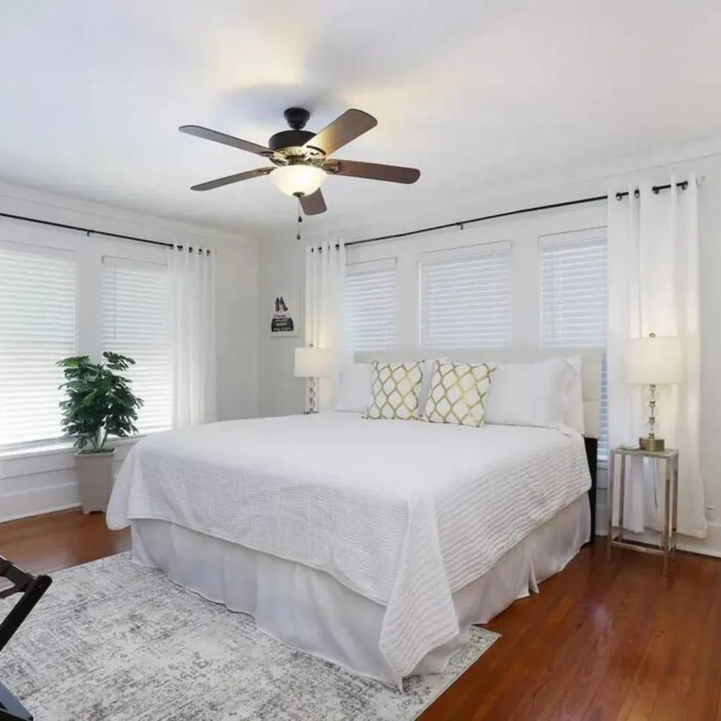 Photograph of 1 BR 1BA Downtown Riverwalk Golf Zoo and Pearl