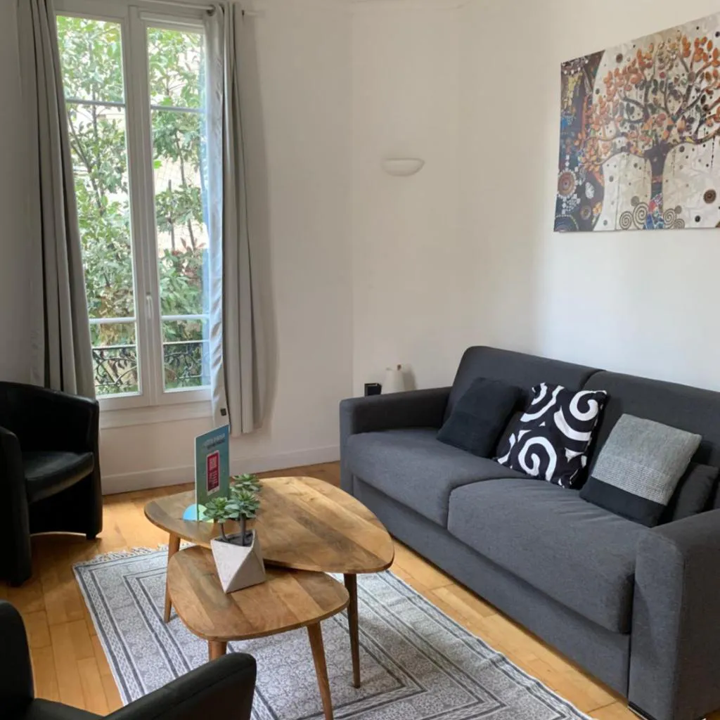 Photograph of Nice Grand appartement face jardin