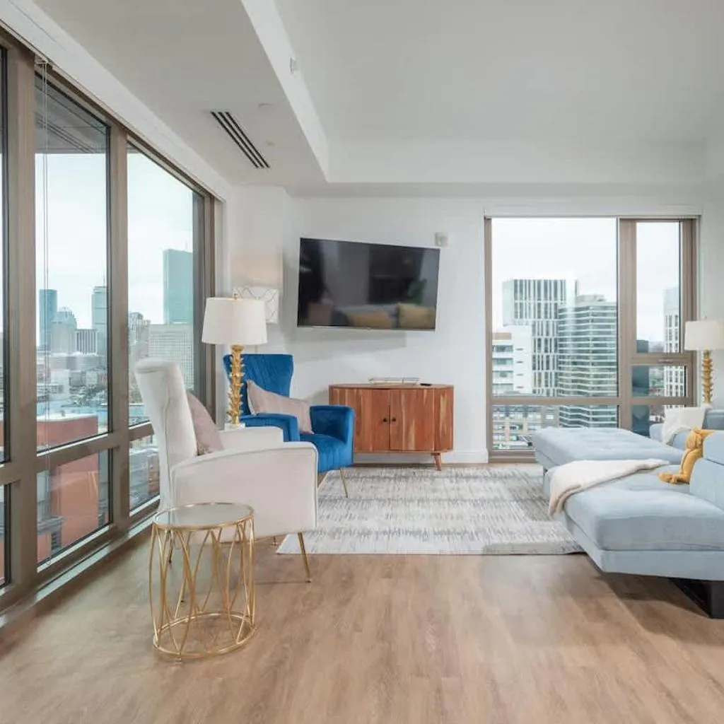Photograph of Upscale 4BR Penthouse with Gym & Parking near MGH & TUFTS