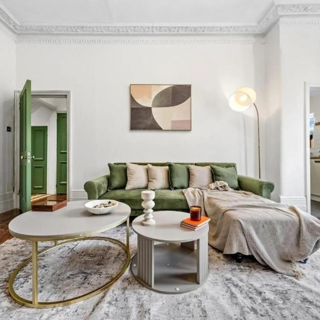 Photograph of Sleeps 4, Chic Kensington Apt 4 Mins To Station