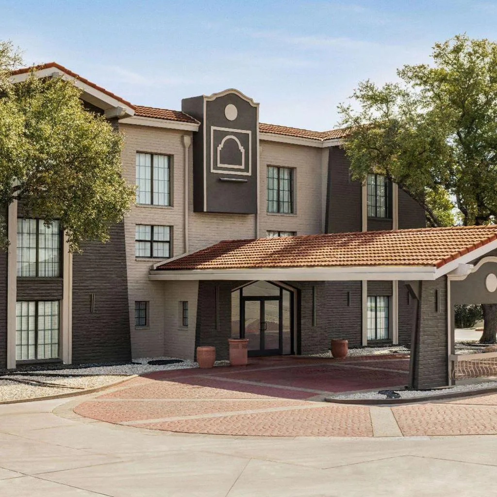 Photograph of La Quinta Inn by Wyndham San Antonio I-35 N at Toepperwein