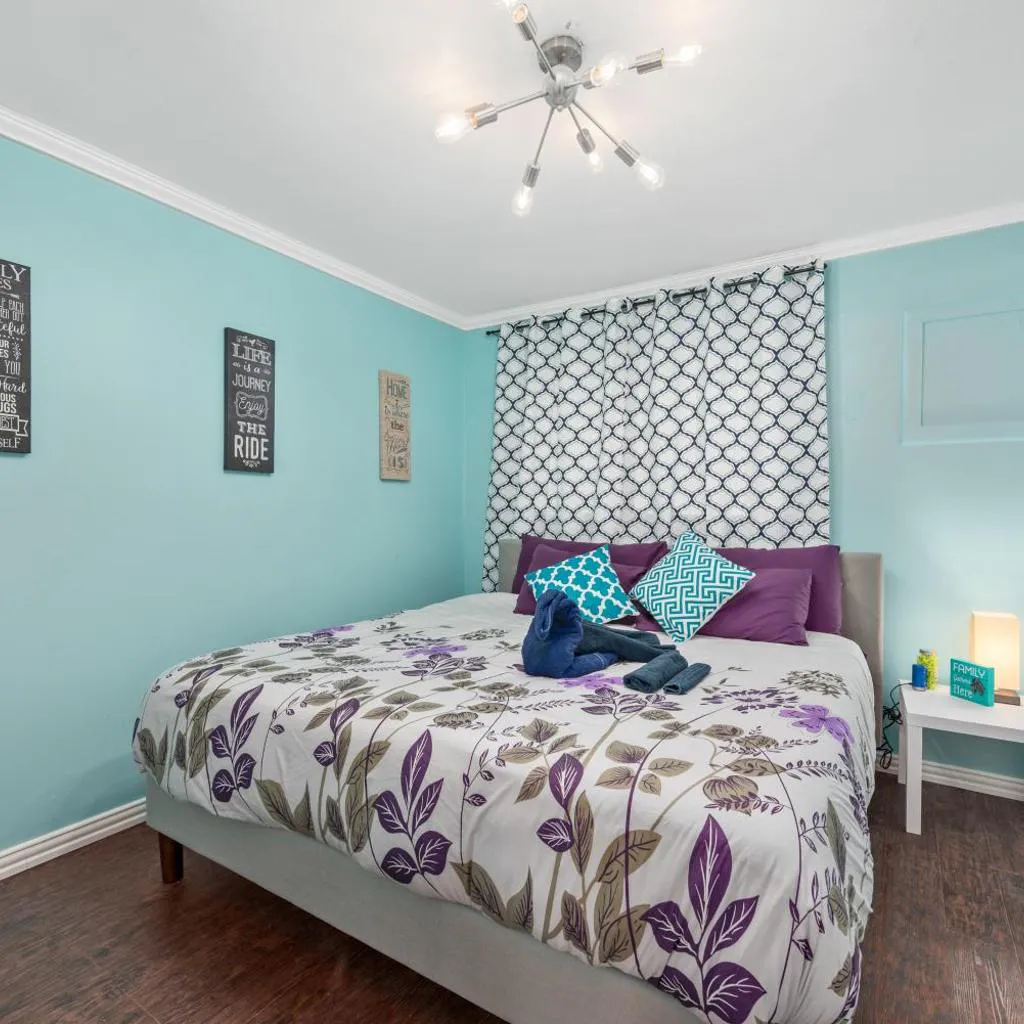 Photograph of Tiffany Hip Montrose Apt Near MedCenter UH & NRG