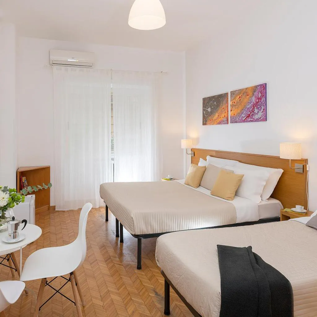Photograph of Aurelia 429 Fine Town House