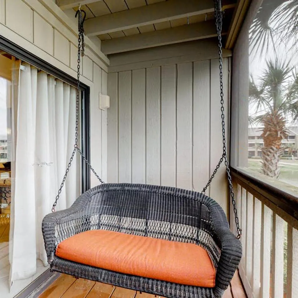 Photograph of Comfortable dog-friendly townhome with full kitchen - walk to the beach