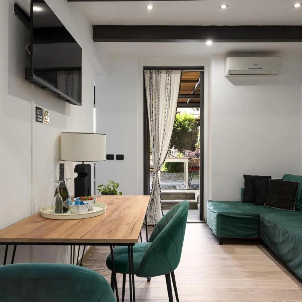 Photograph of Nadia's Lovely Home - WITH PRIVATE GARDEN AND JACUZZI