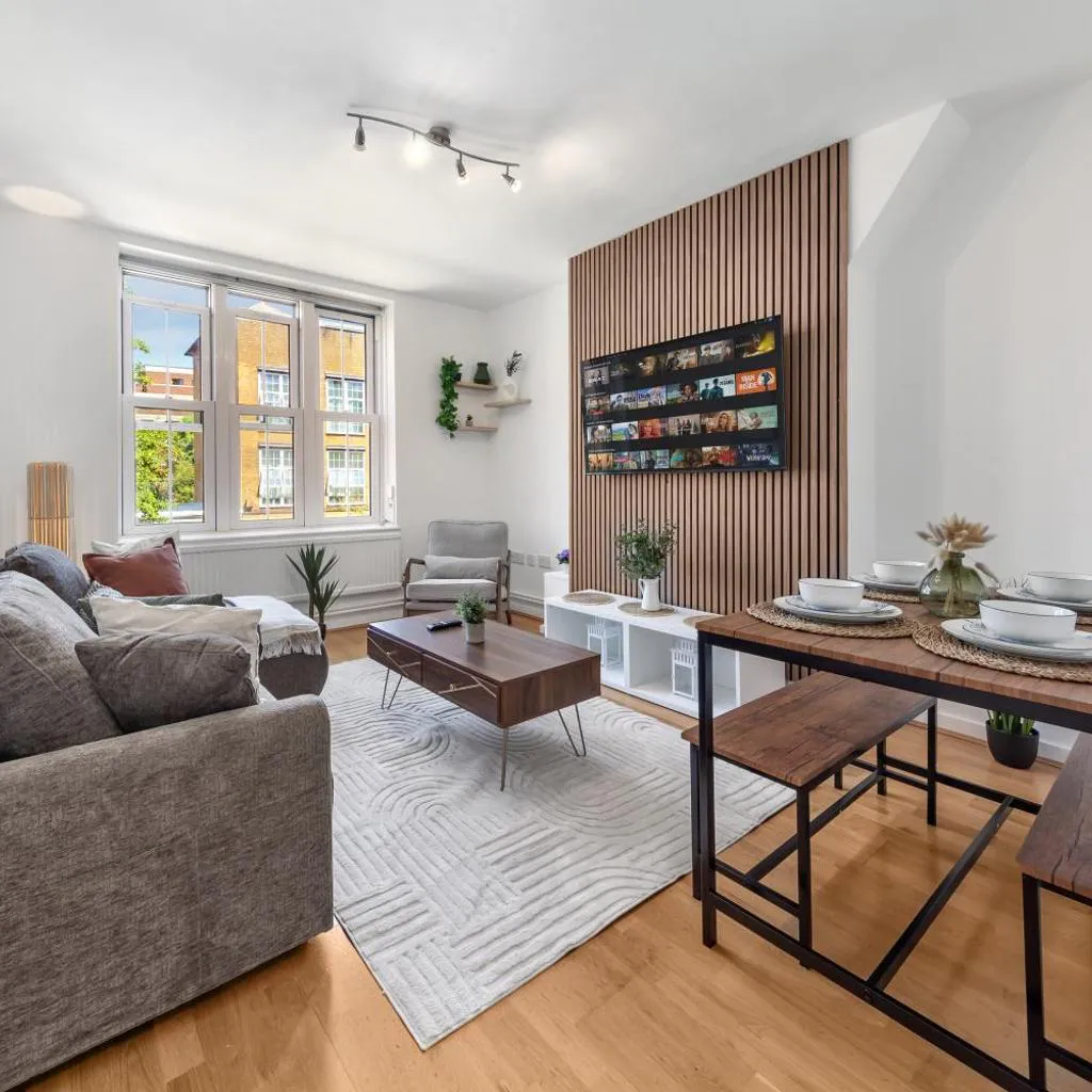Photograph of Camden Town Spacious 3 Bed, LDN, Sleeps up to 7!