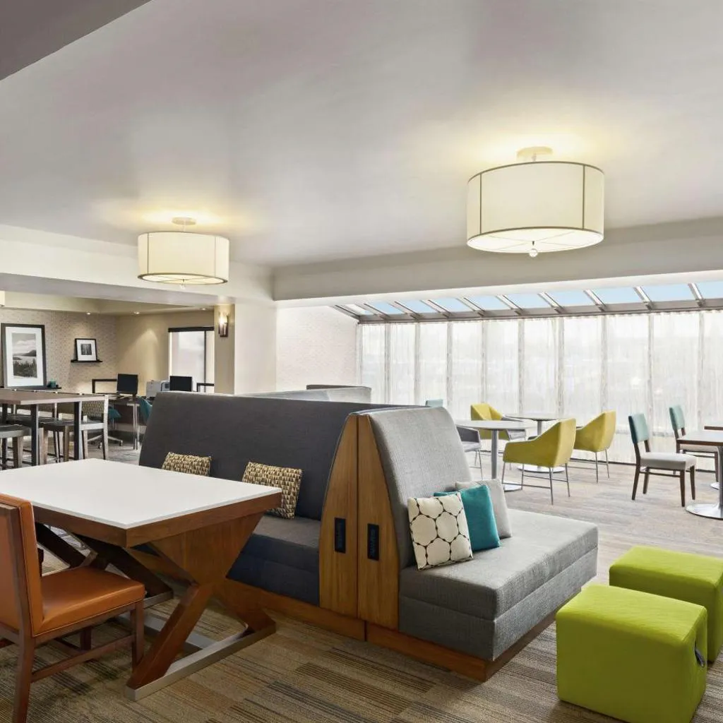 Photograph of Hampton Inn Portland Airport