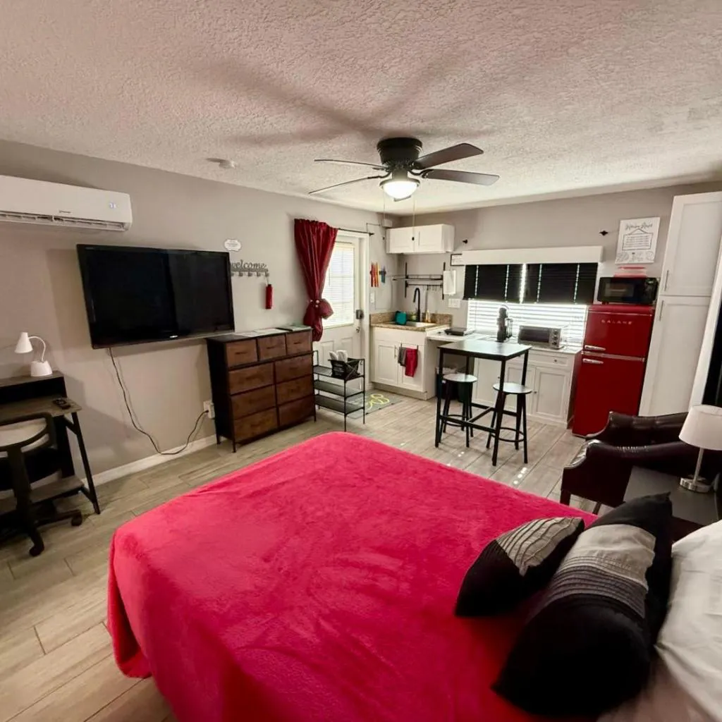 Photograph of Units near USF - RubyRoom, RedRoom, Emerald Place