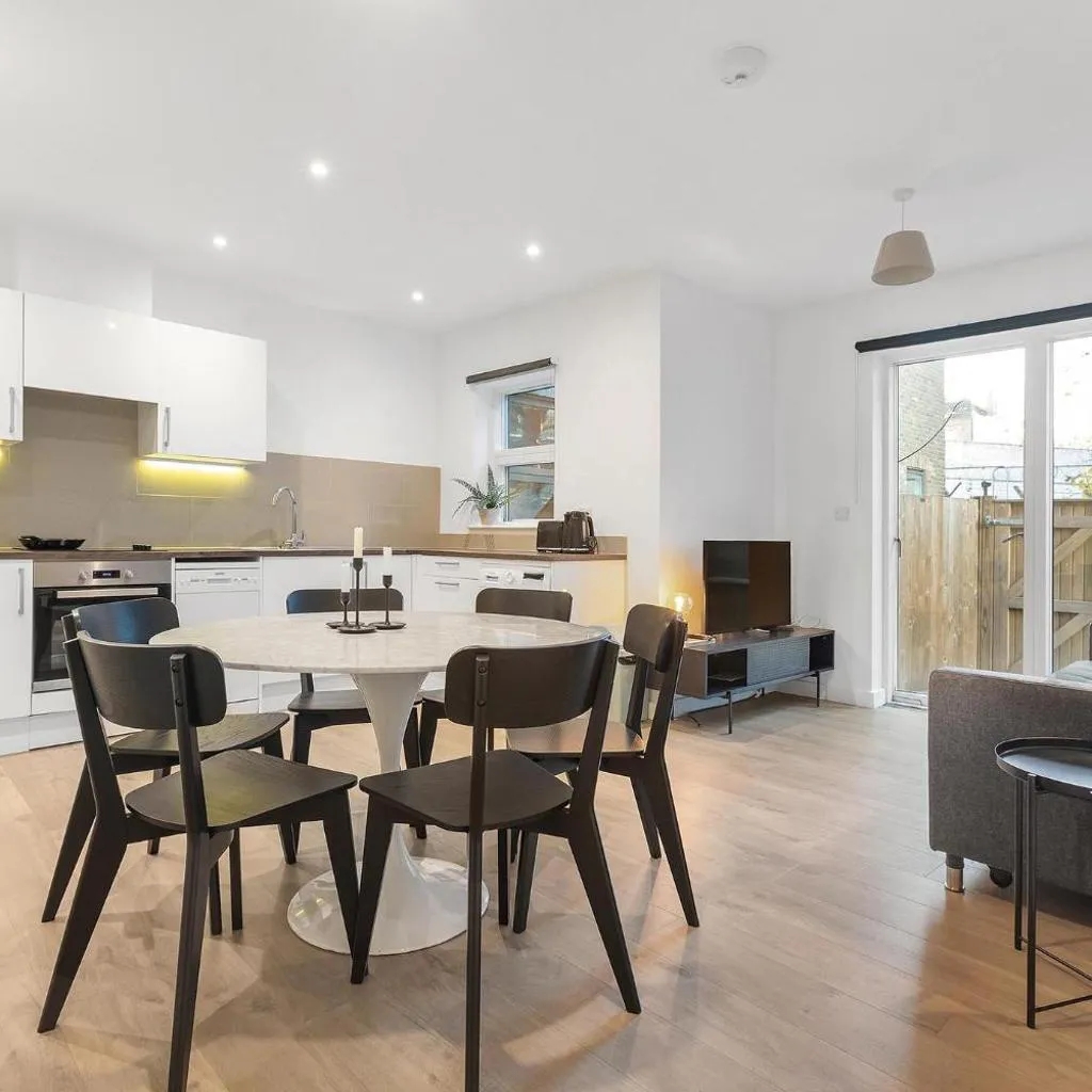 Photograph of Spacious Clapham Apartments