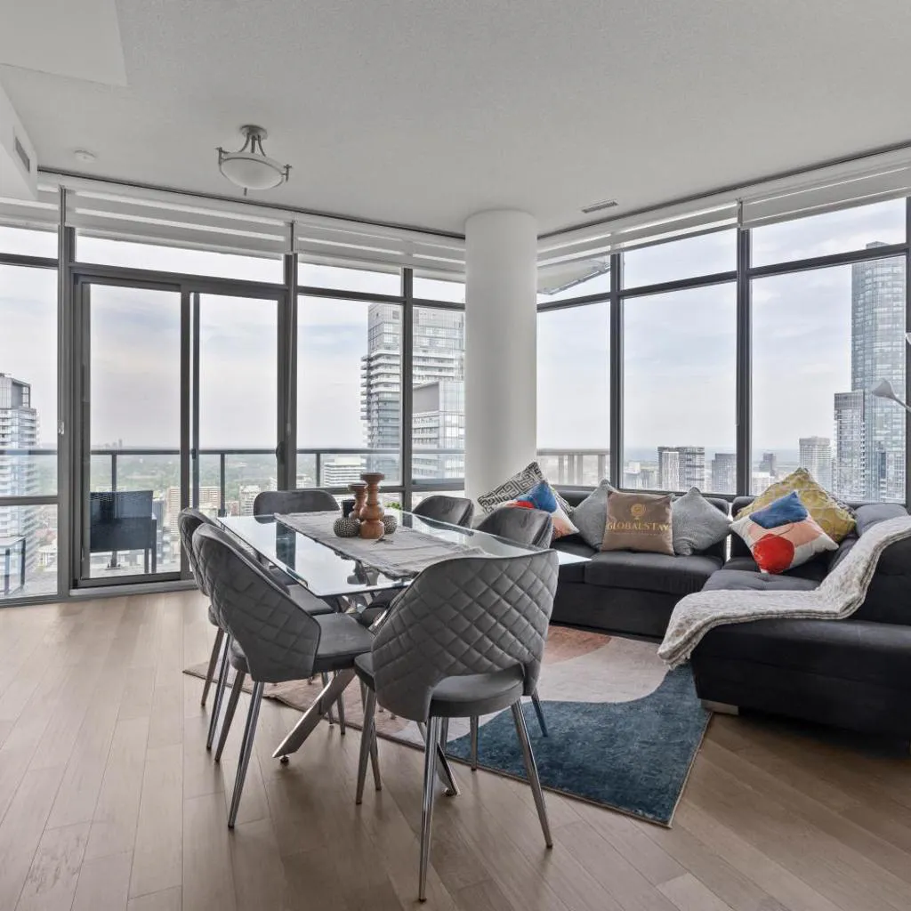 Photograph of Spacious 2 Bedroom High Floor with Skyline View with Balcony in DT Toronto