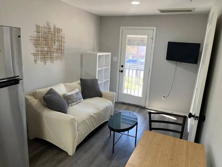Photograph of Quaint 1 bd close to downtown