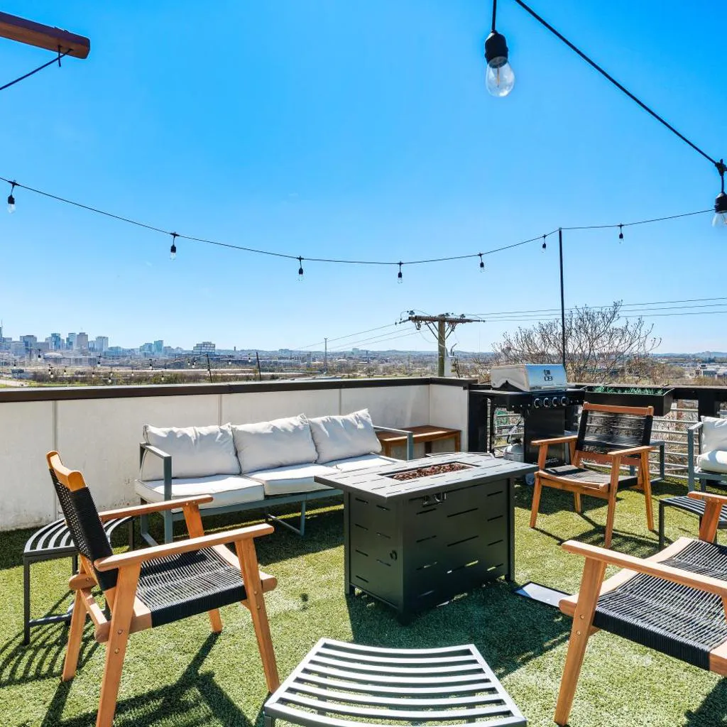 Photograph of Rooftop Golf Grill and Firepit with Downtown Views only 8min to Broadway