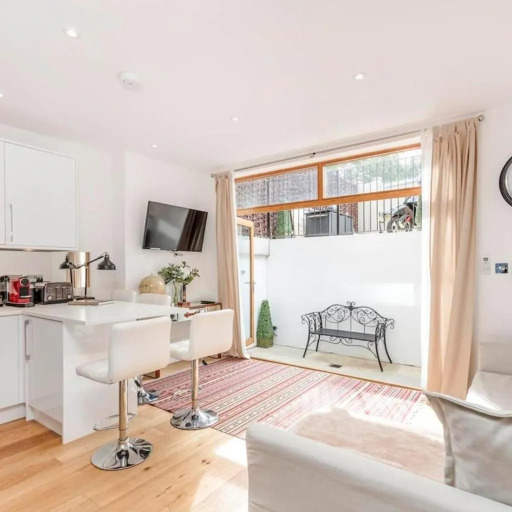 Photograph of Fulham Broadway 2-Bed Apt w Garden & Pets Ok