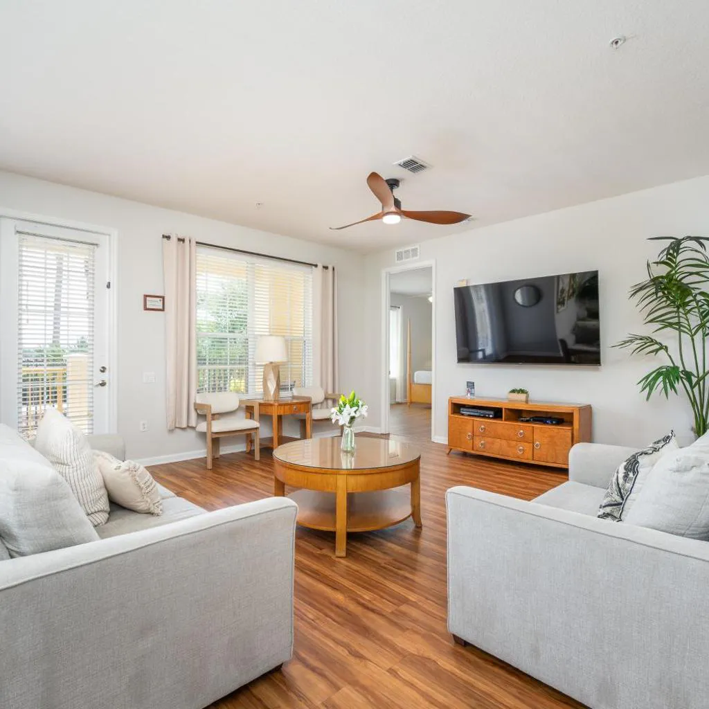 Photograph of Beautiful Lakeview Condo, New Listing -1024