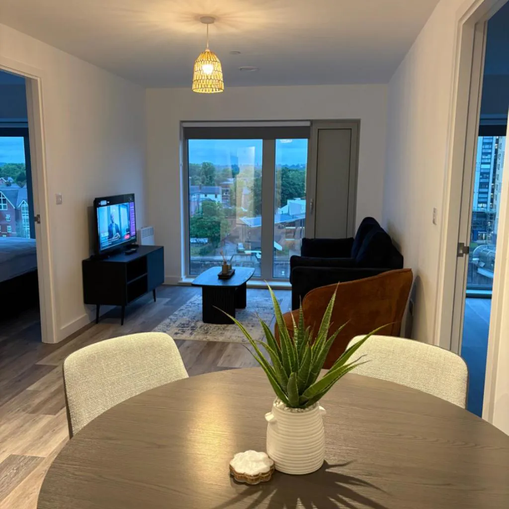 Photograph of Modern 2BD 2 bathroom apartment close to city centre