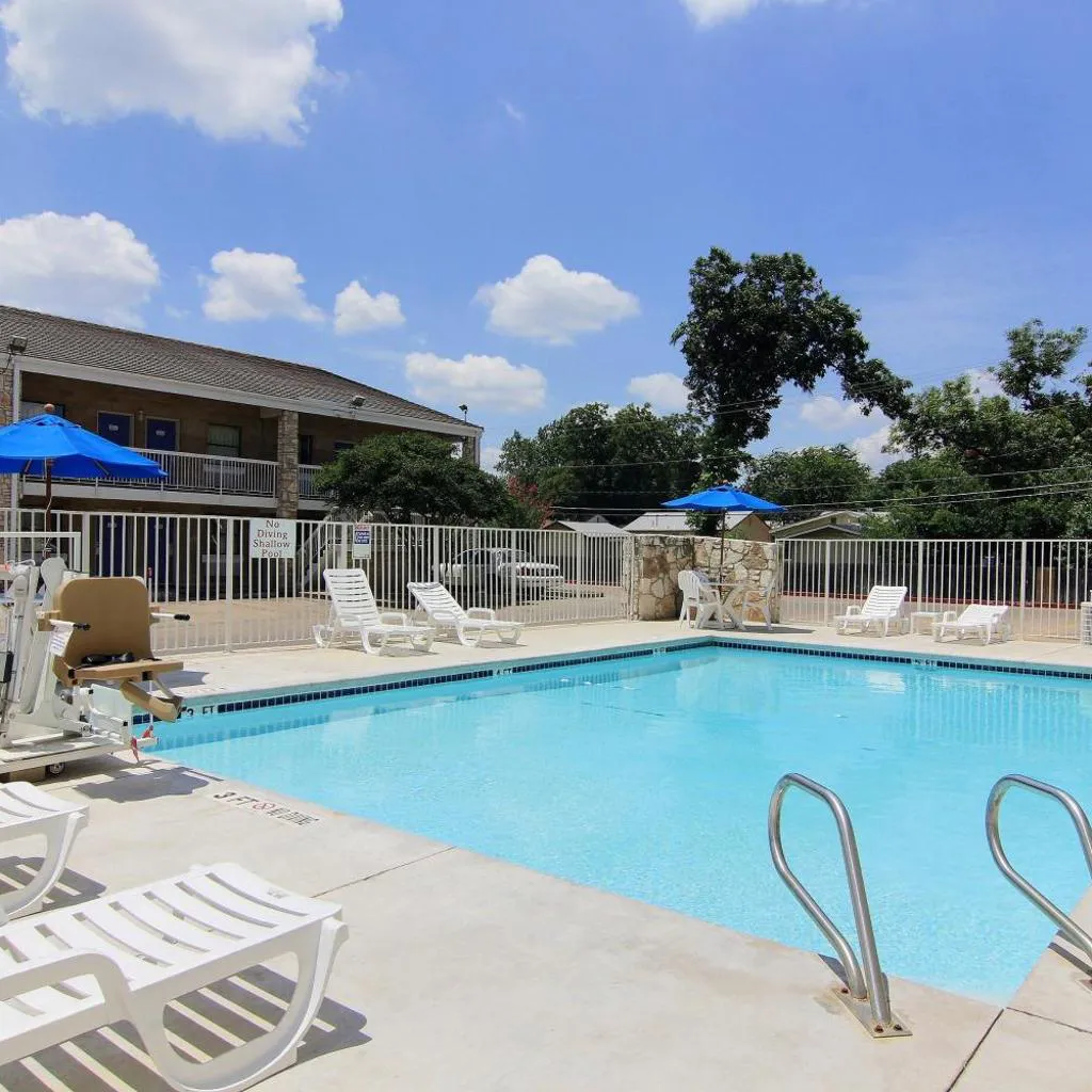 Photograph of Motel 6 Austin, TX - Central Downtown UT