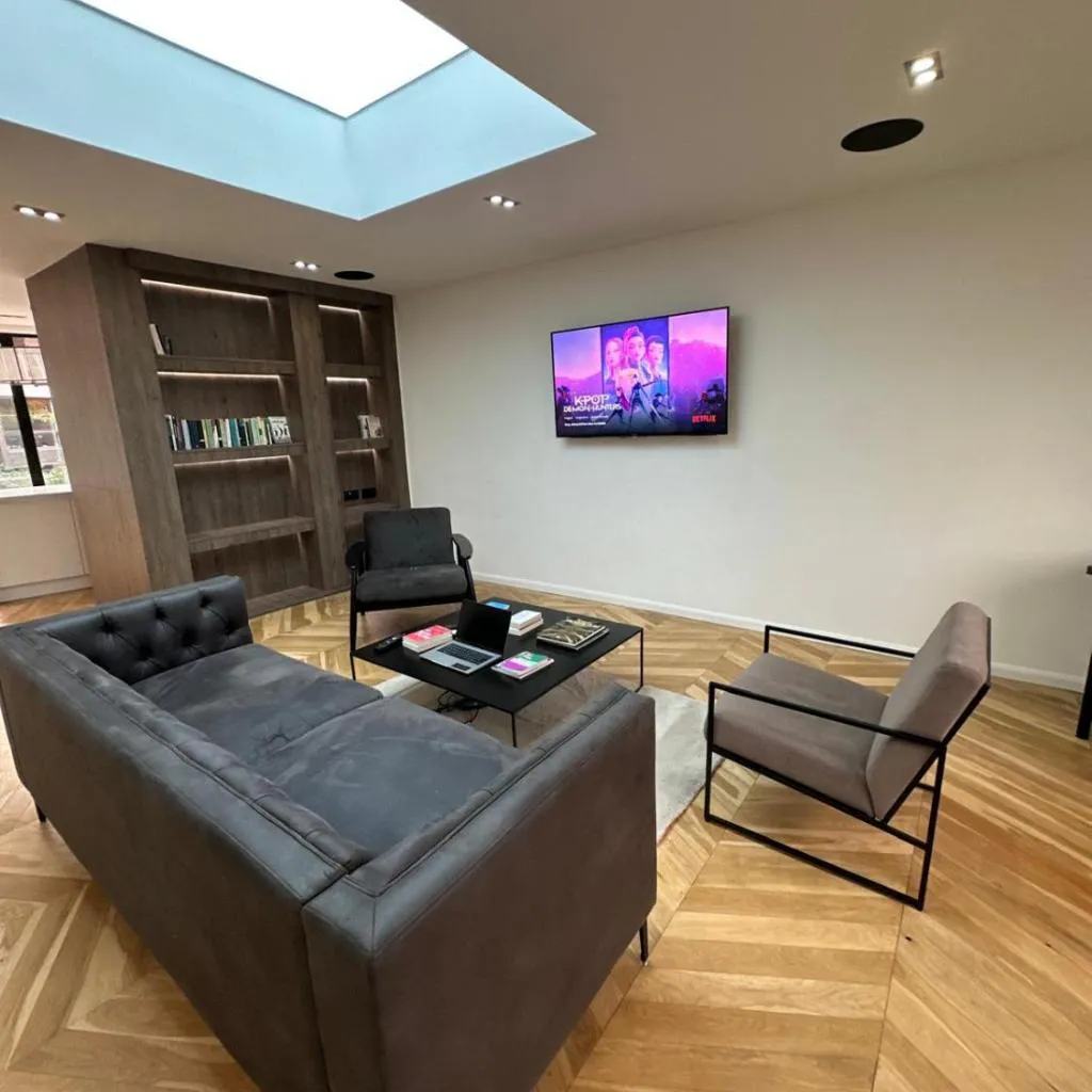 Photograph of Contemporary 3-Bed Penthouse with River Views