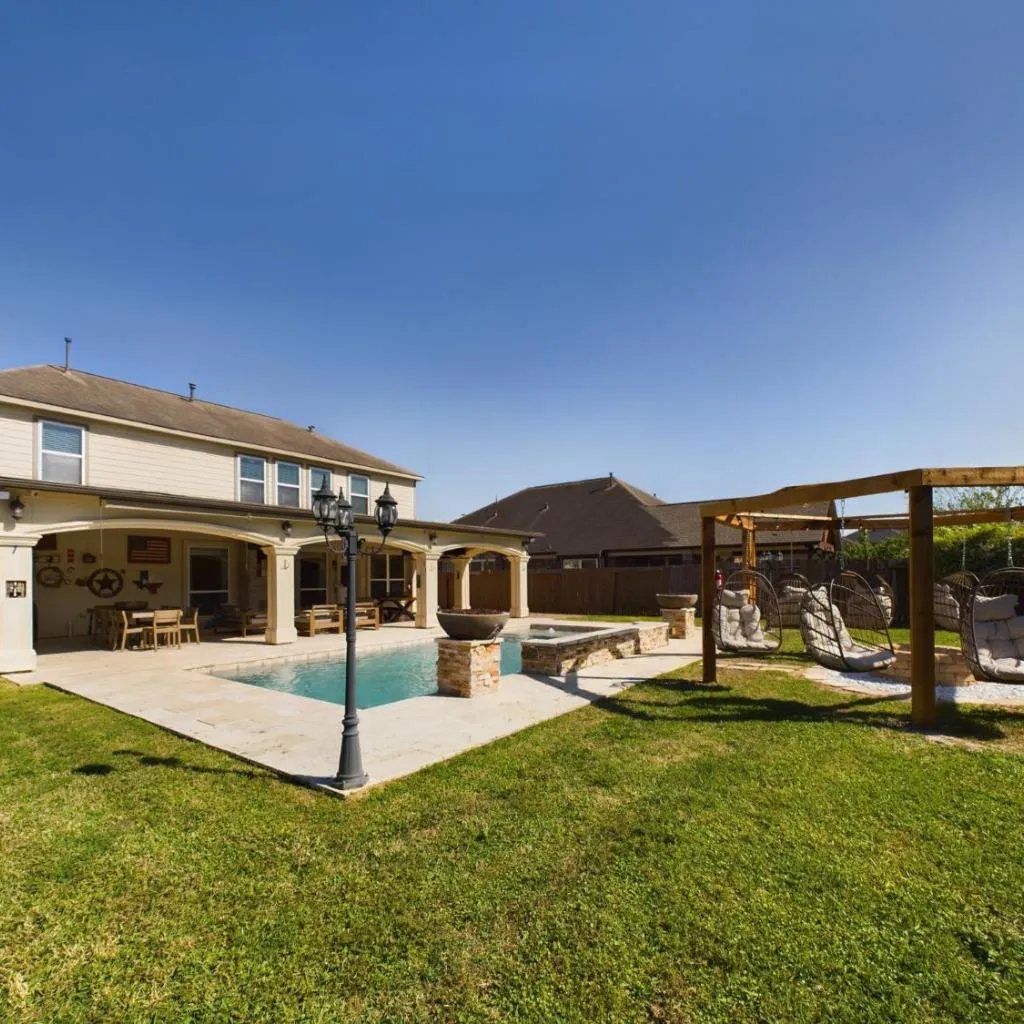 Photograph of Saddle n Spurs BNB, 25 minutes to downtown, pool, fire pit, grill