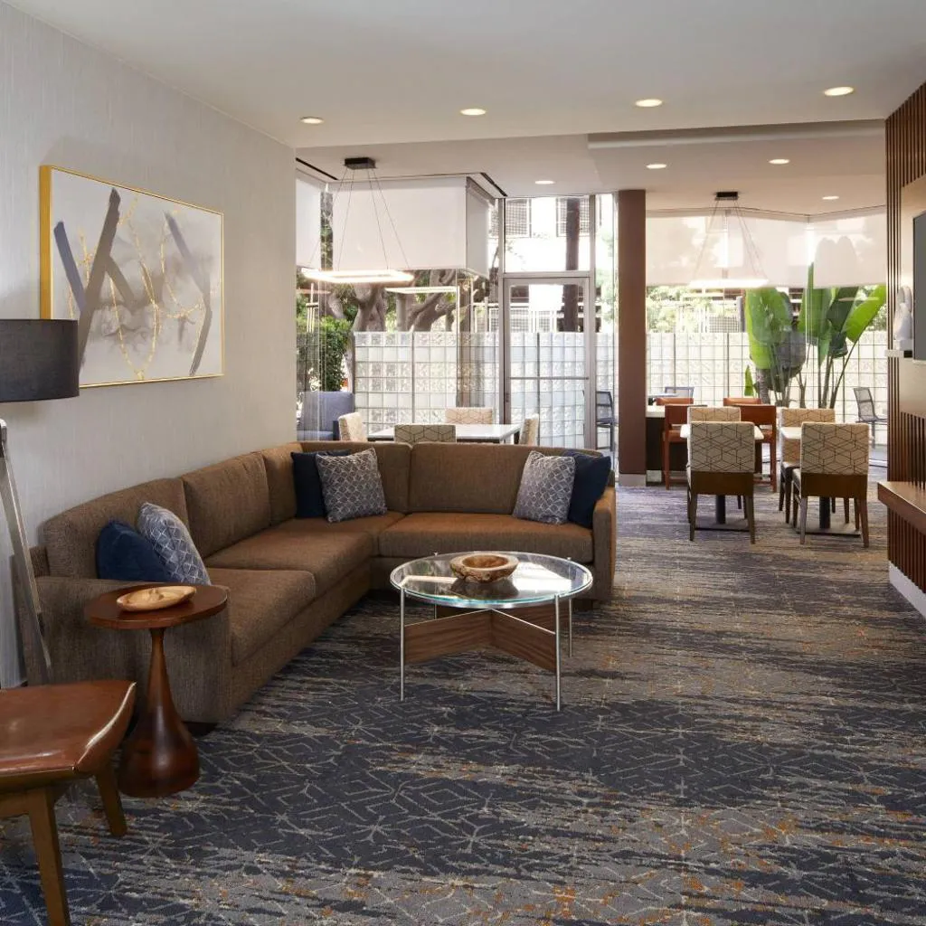 Photograph of Courtyard by Marriott Los Angeles LAX / Century Boulevard