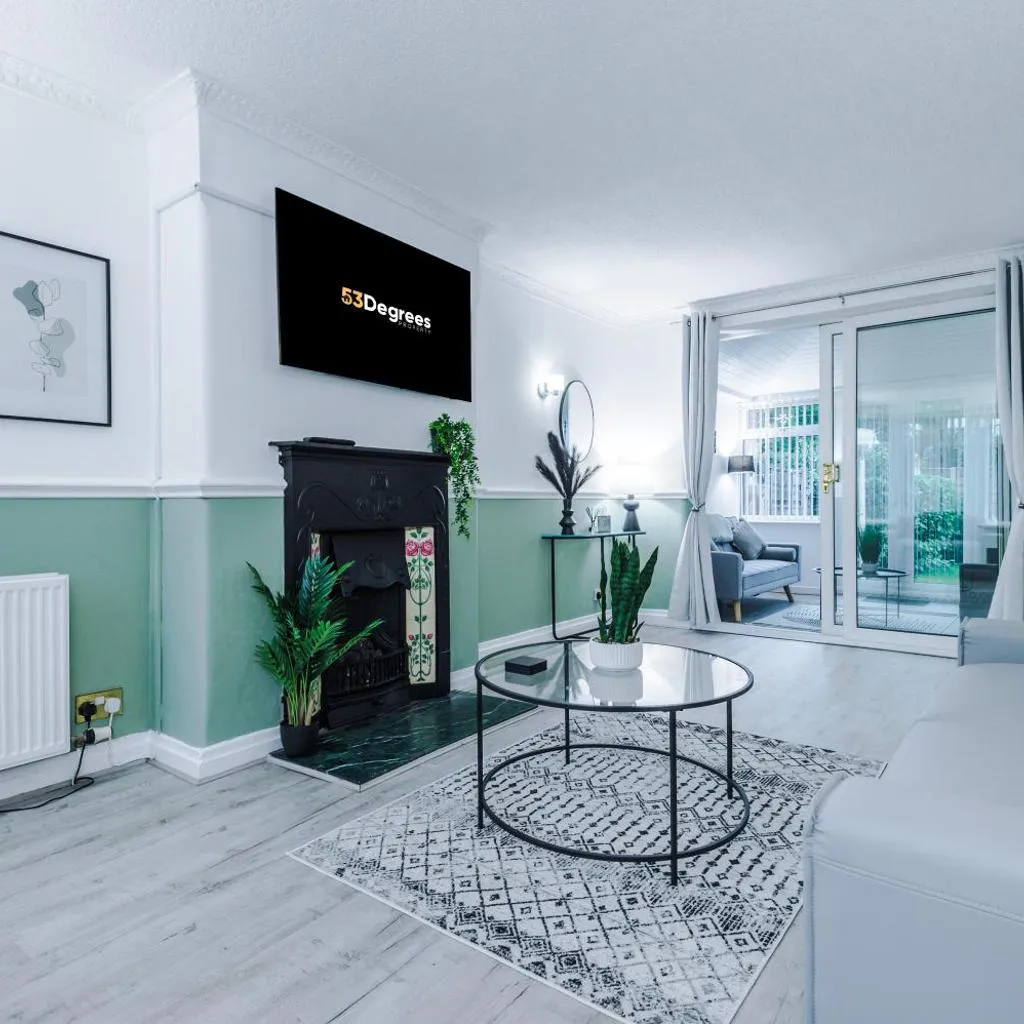 Photograph of NEW! 4-Bed Home in Manchester by 53 Degrees Property, Ideal for Business & Long Term Contractor Stays, Sleeps 10!