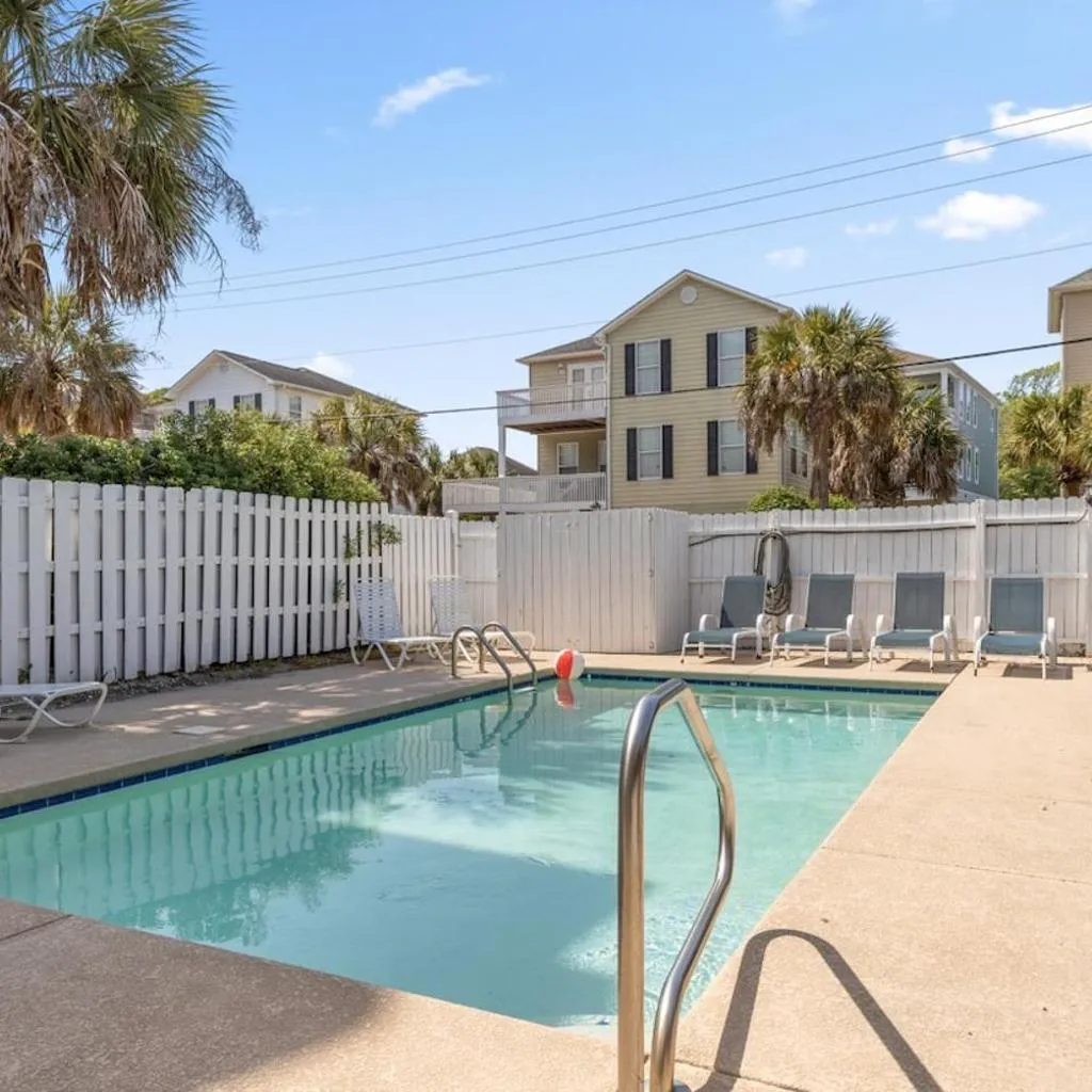 Photograph of Quaint 3br Beach View Pool Sm Dogs PI2