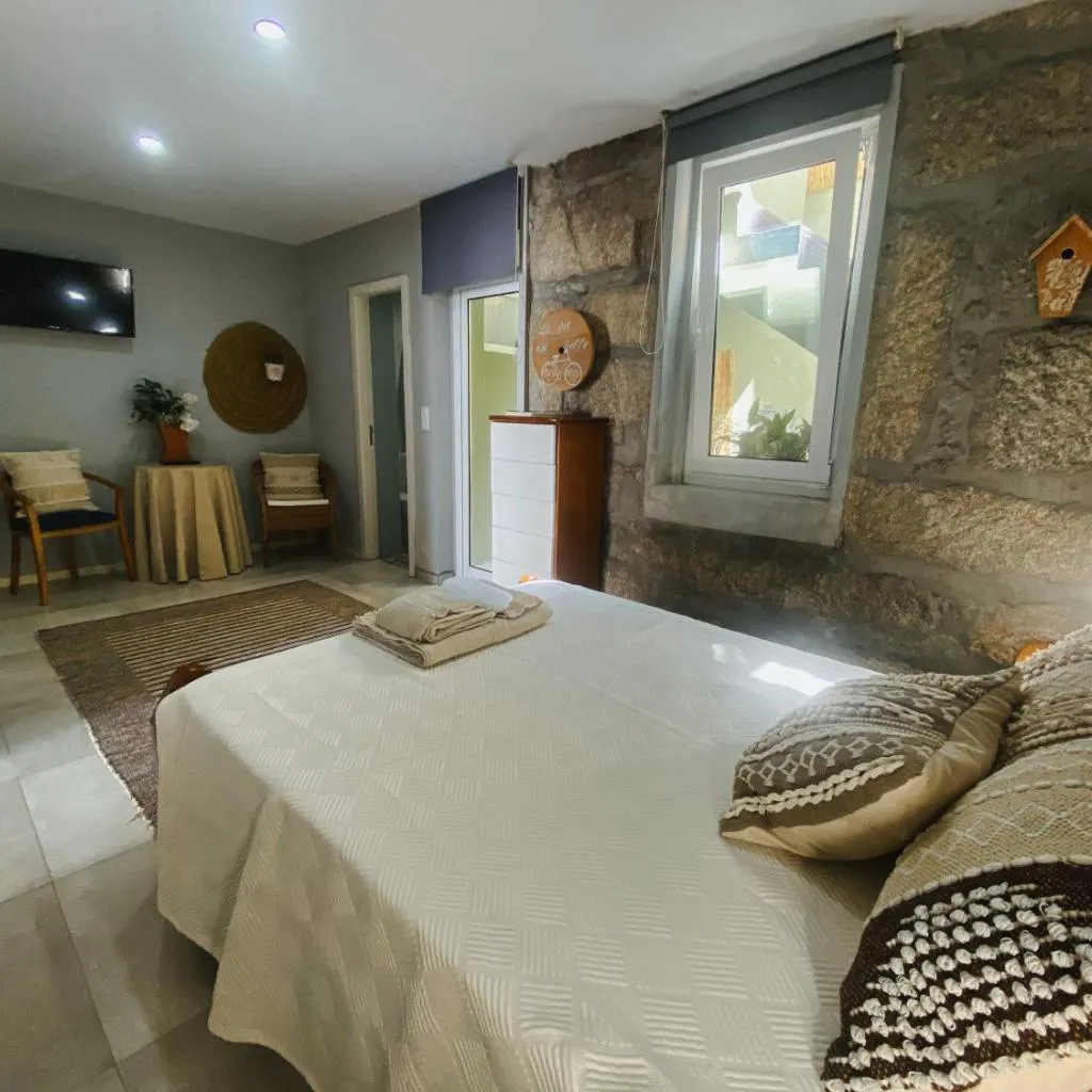Photograph of En-Suite Bedroom and Garage in Porto City Center