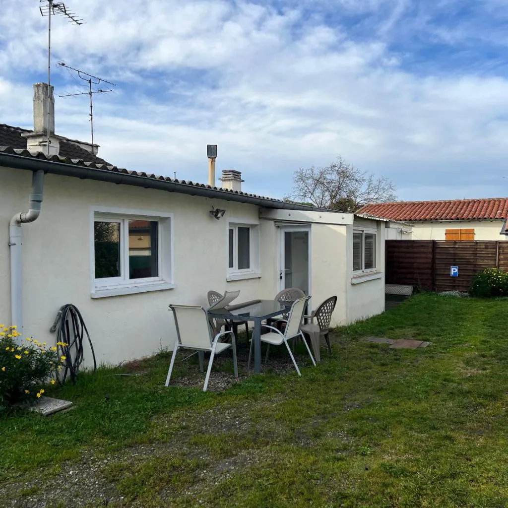 Photograph of Le Clos Ampère - maison avec jardin & Clim