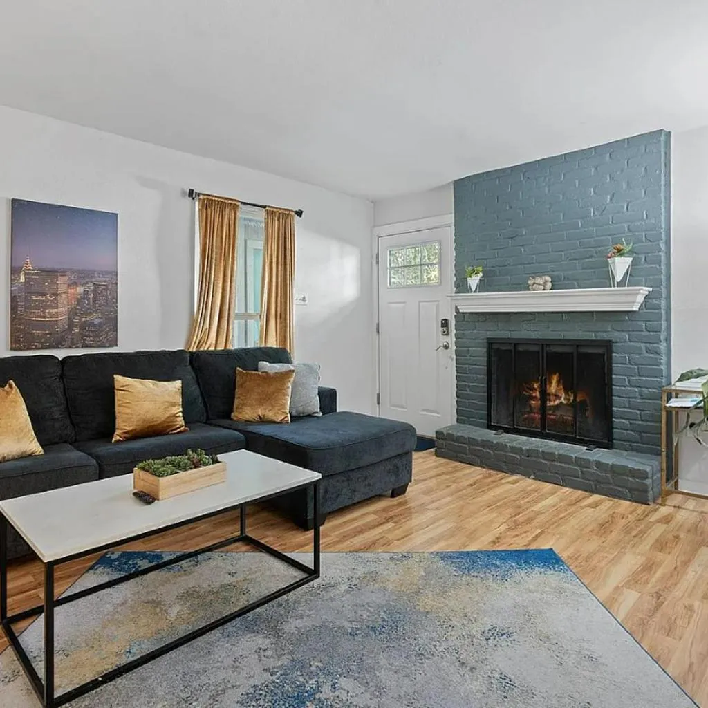 Photograph of Modern 3BR Home Near South Congress