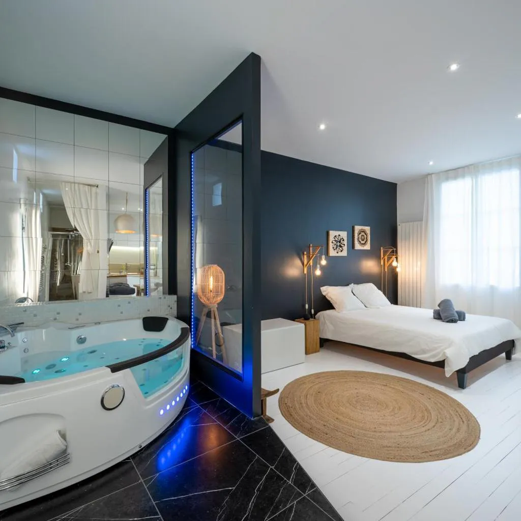 Photograph of LOFT Clim - Jacuzzi Centre Gare - Parking gratuit